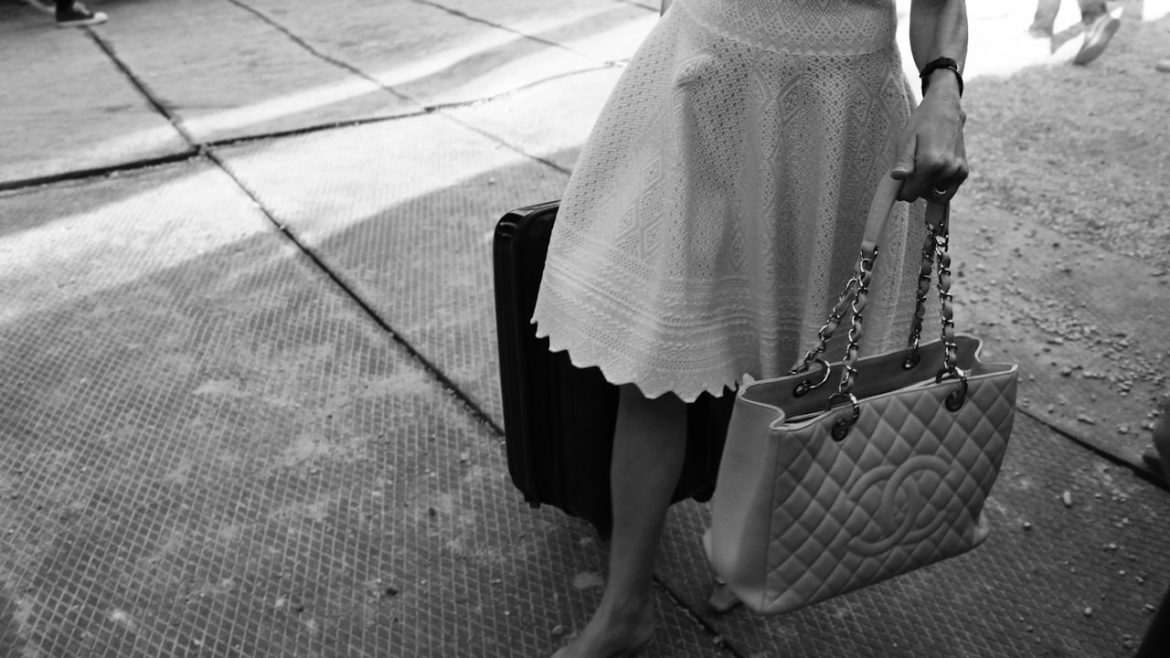 Before Buying An Automatic Plastic Bag Labeling Machine